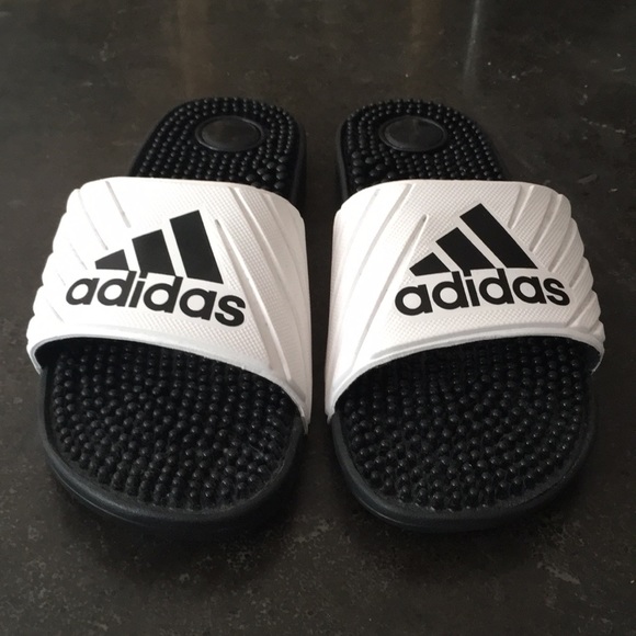adidas slides hurt my feet